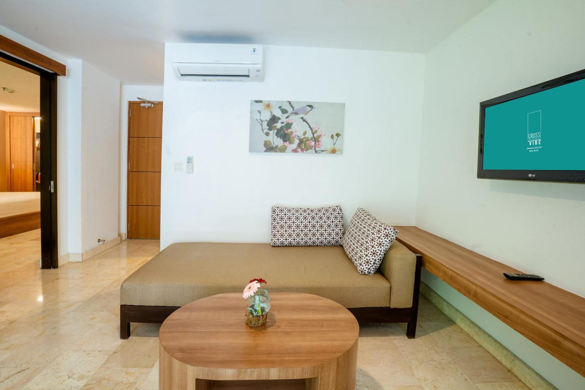 Deluxe Pool Suite